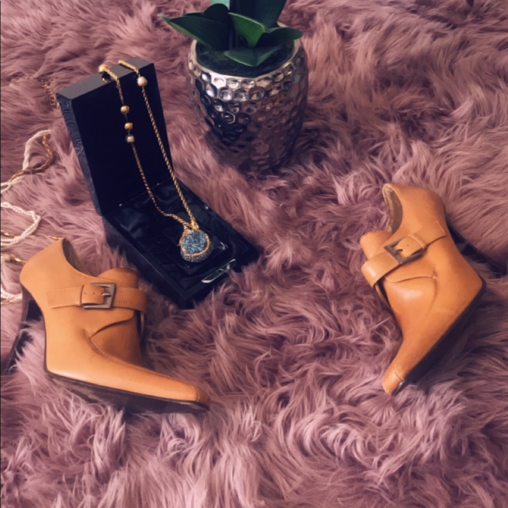 Brown casual, semi casual .. boot etc ..